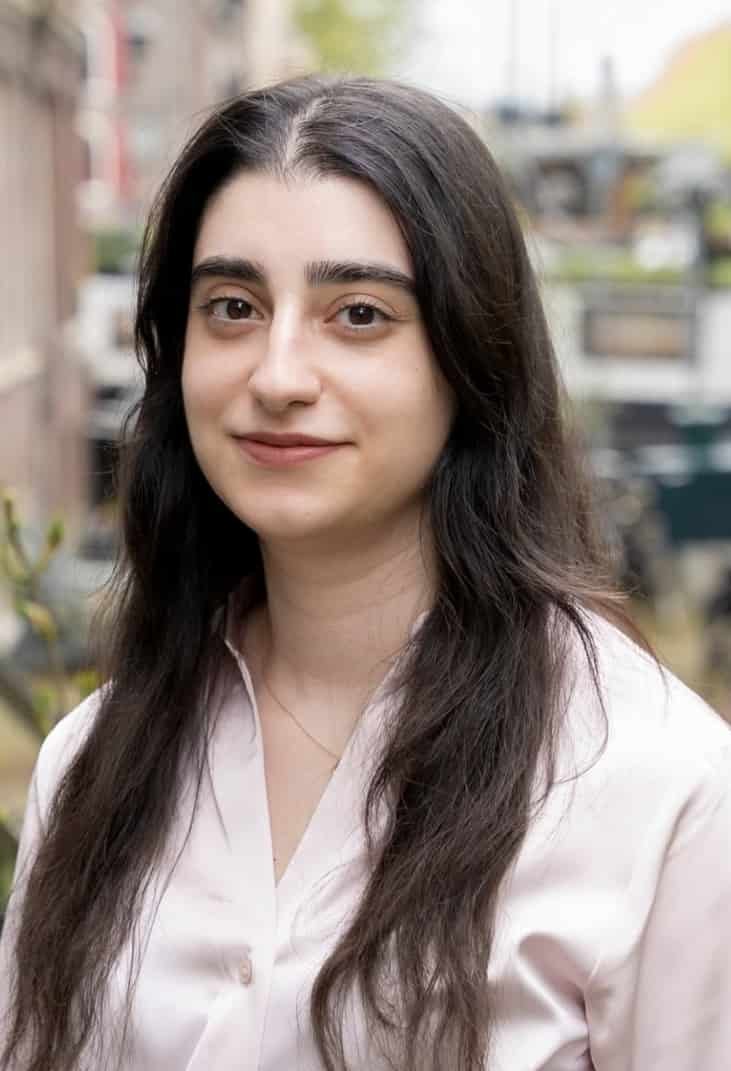 Ceyda Sen. Stagaire