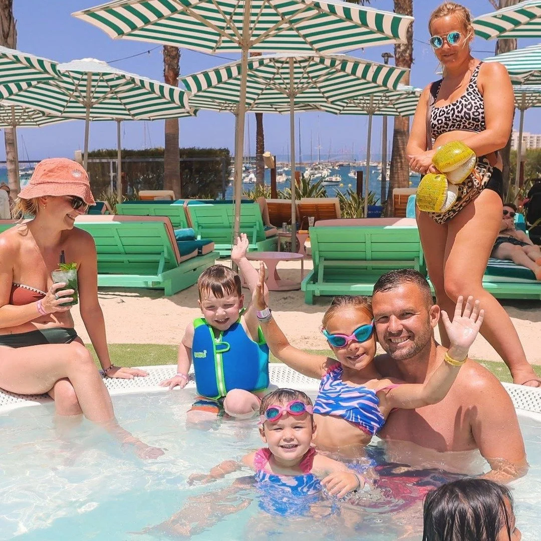 Throwing it back to those sunny El Kiddo moments! When family fun and big smiles were all that mattered 😄🌞✨

#tbt #elkiddo #familyvibes #ibizalaughs #goodtimes #ibiza #throwback