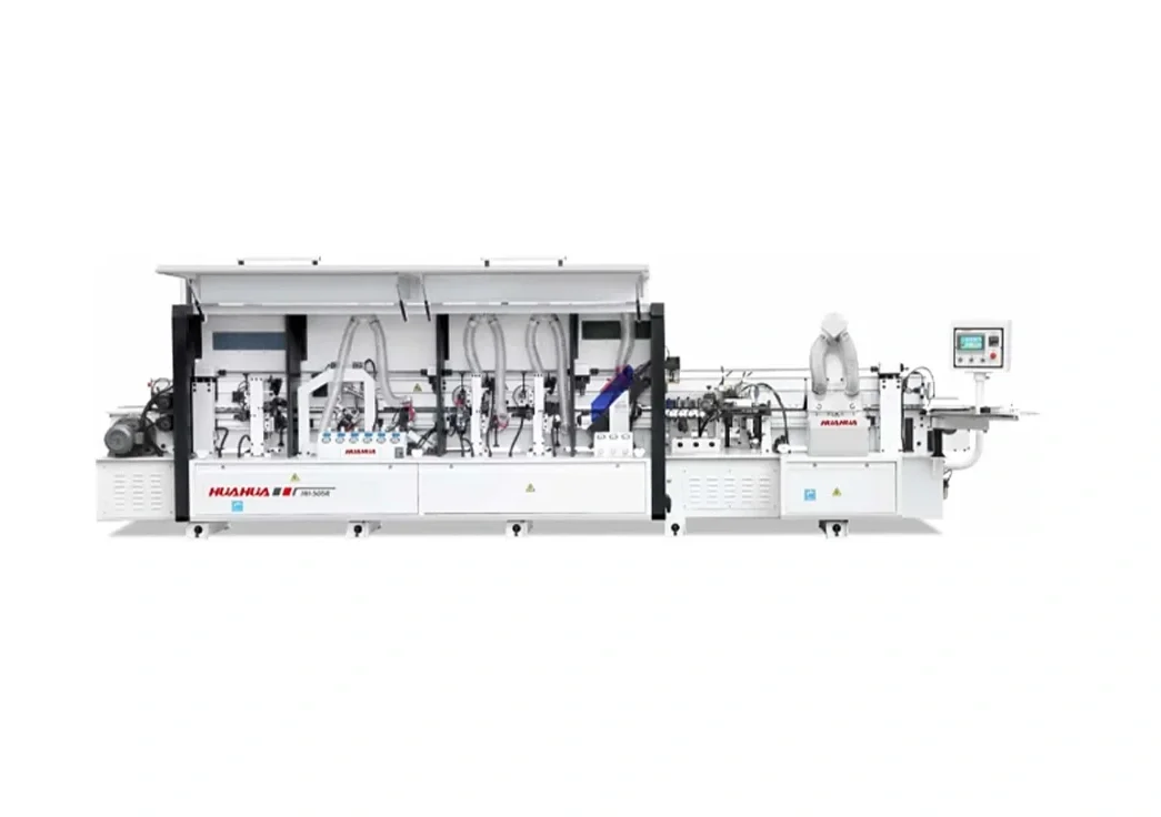 Máquina industrial de corte y ensamblaje automática, de color blanco con componentes electrónicos y controles, en un fondo blanco.