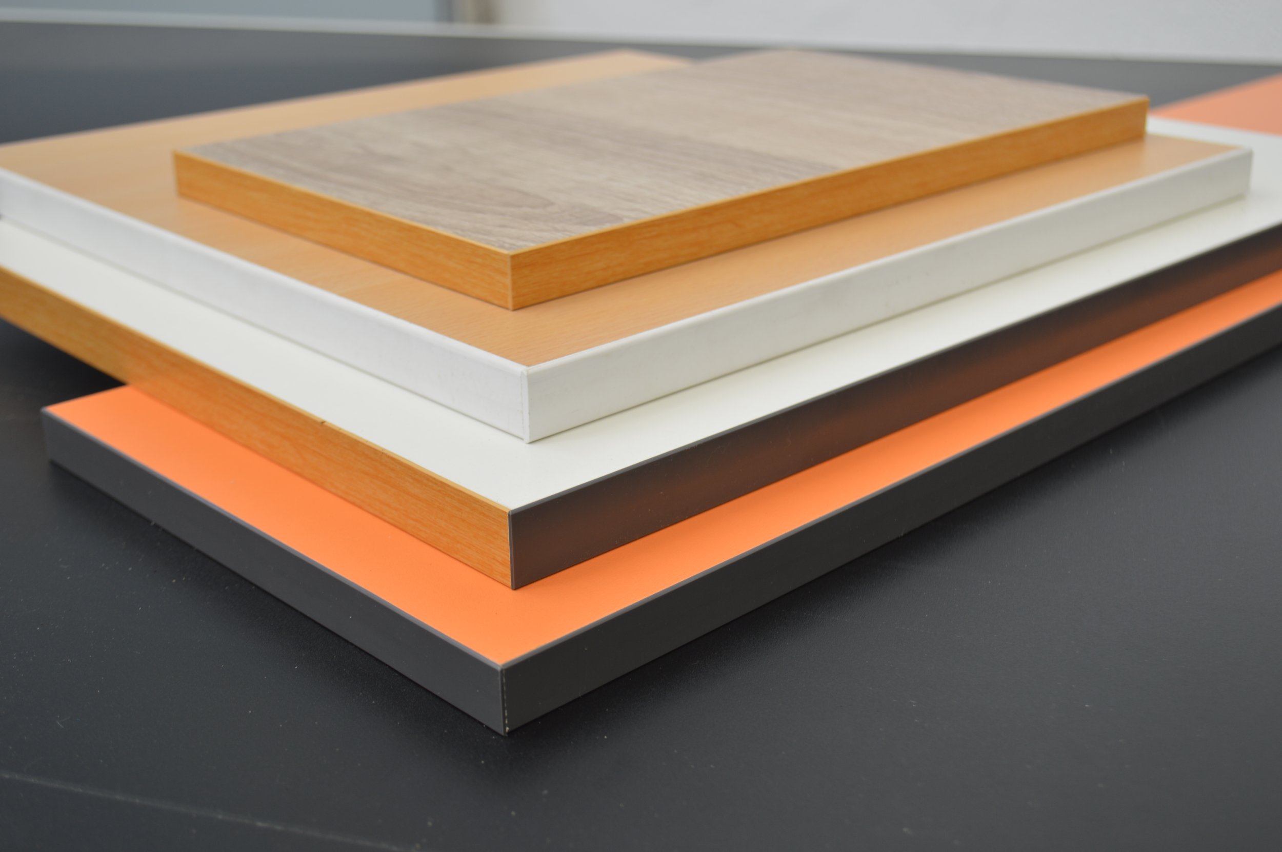 Maquinaria para cortar madera composite Alumaplas