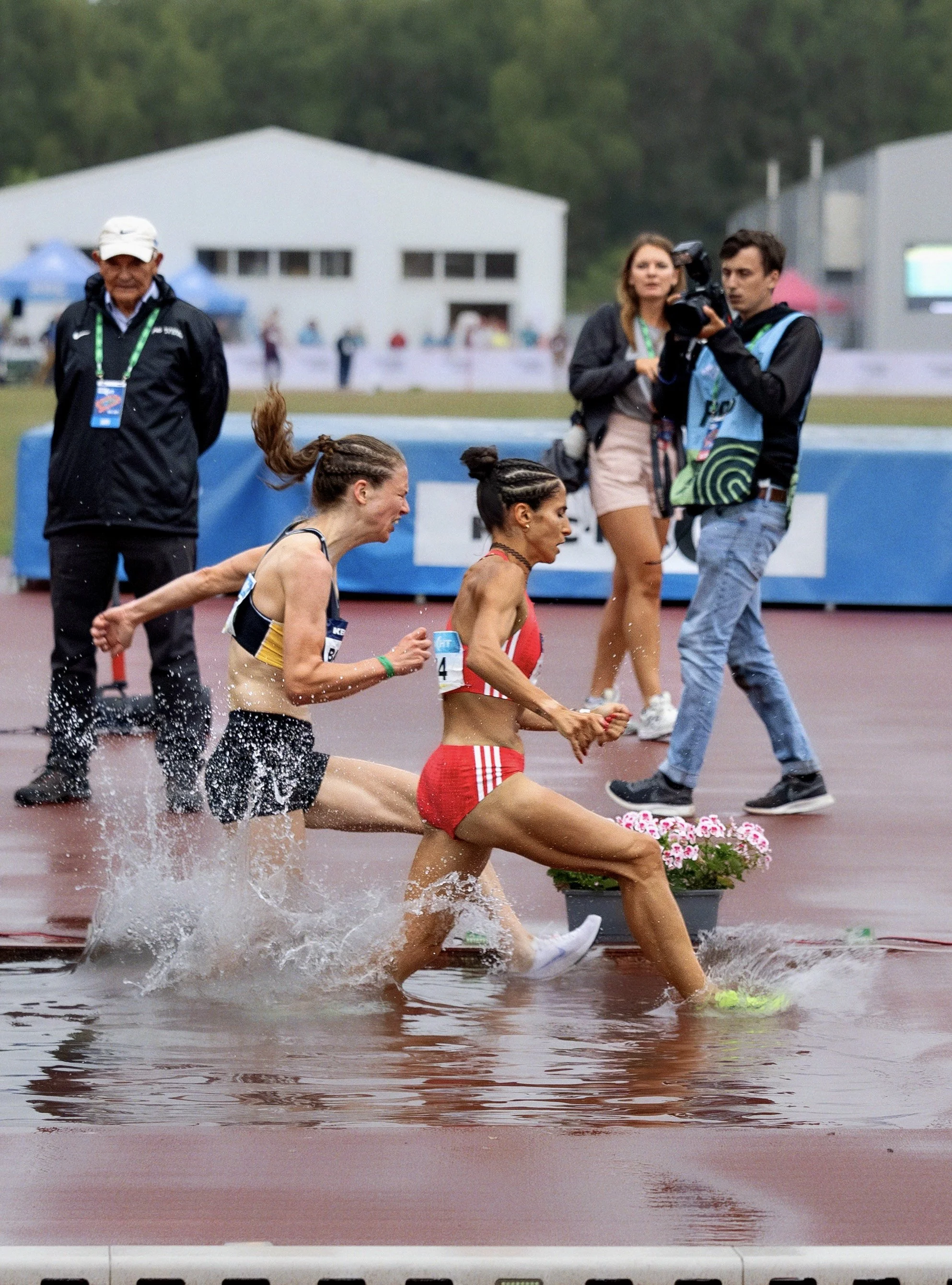 In this Podcast Portugal episode, host Justin West talks with Laura Taborda, Portugal’s national steeplechase champion and professional Adidas athlete. Laura shares insights into the life of an elite runner — from early-morning training sessions and