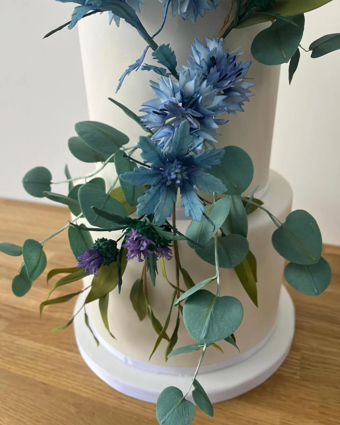 eucalyptus-wedding-cakes-bespoke-cakes-by-nicola-northamptonshire-2.jpg