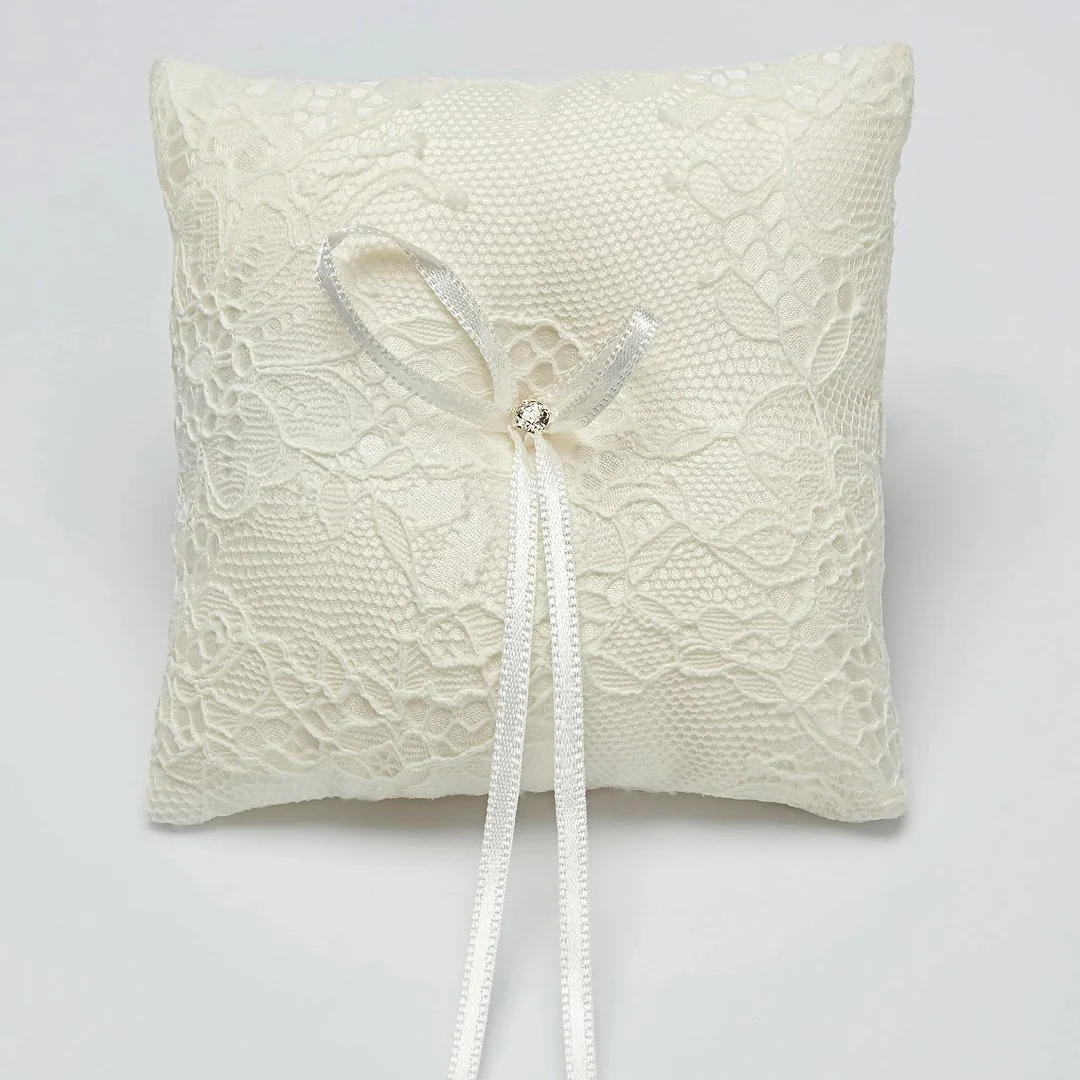 Ring Pillow in Ivory Lace 1.jpg