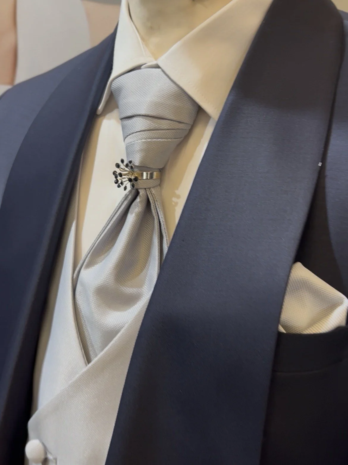 suit-yourself-leicester-groomswear-fizzydo.jpeg