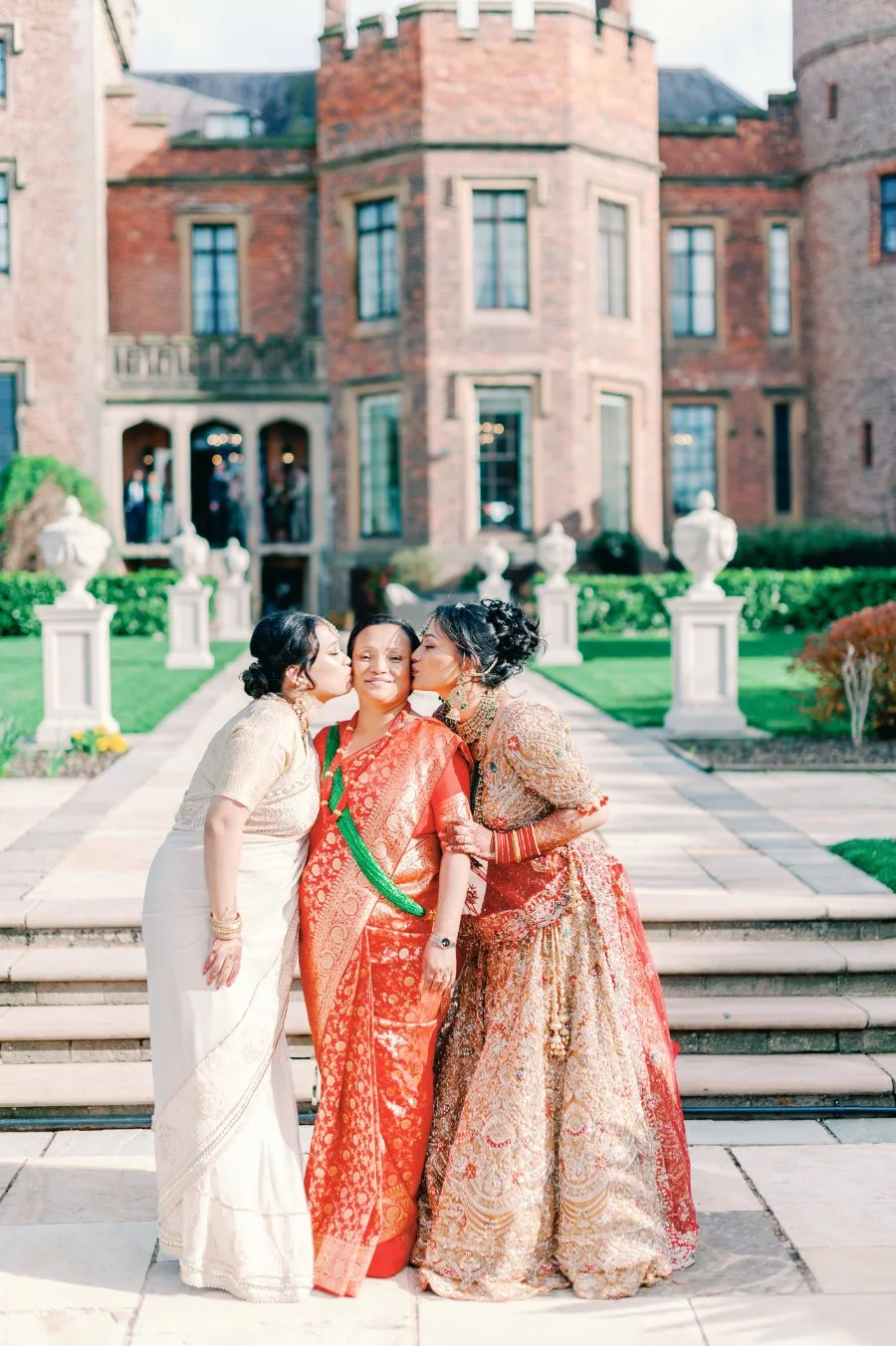 rowton-castle-wedding-paulina-walsh-photography-fizzydo-56.jpg