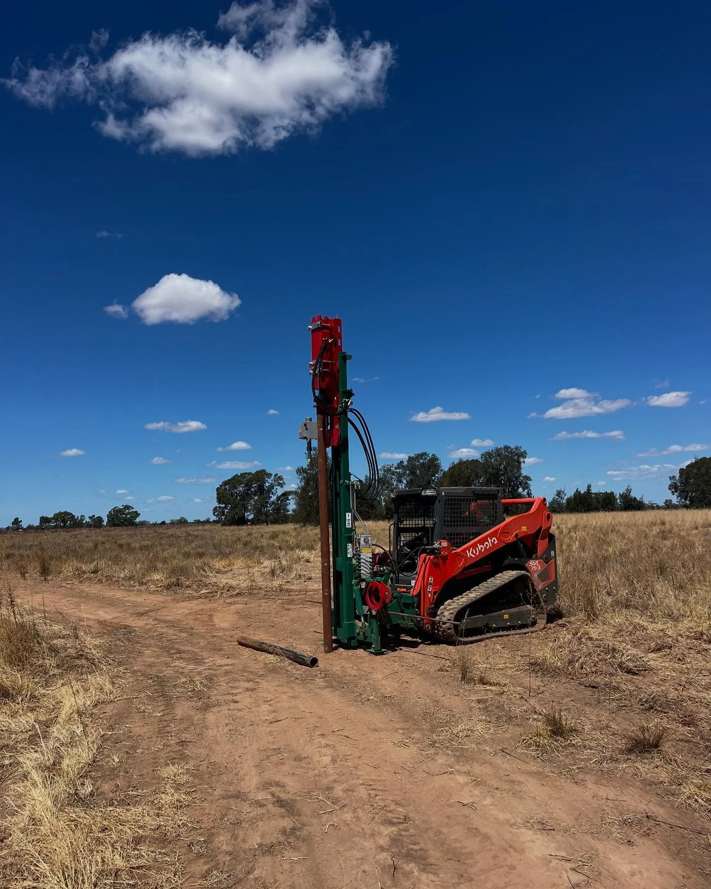 Been a busy few weeks with plenty of steel work for a great client around Warrah Ridge. Now back out in Narromine with a good project ahead. The new Fast Fencer arrived this morning from QLD and is ready for the next few months of ring lock and exclu