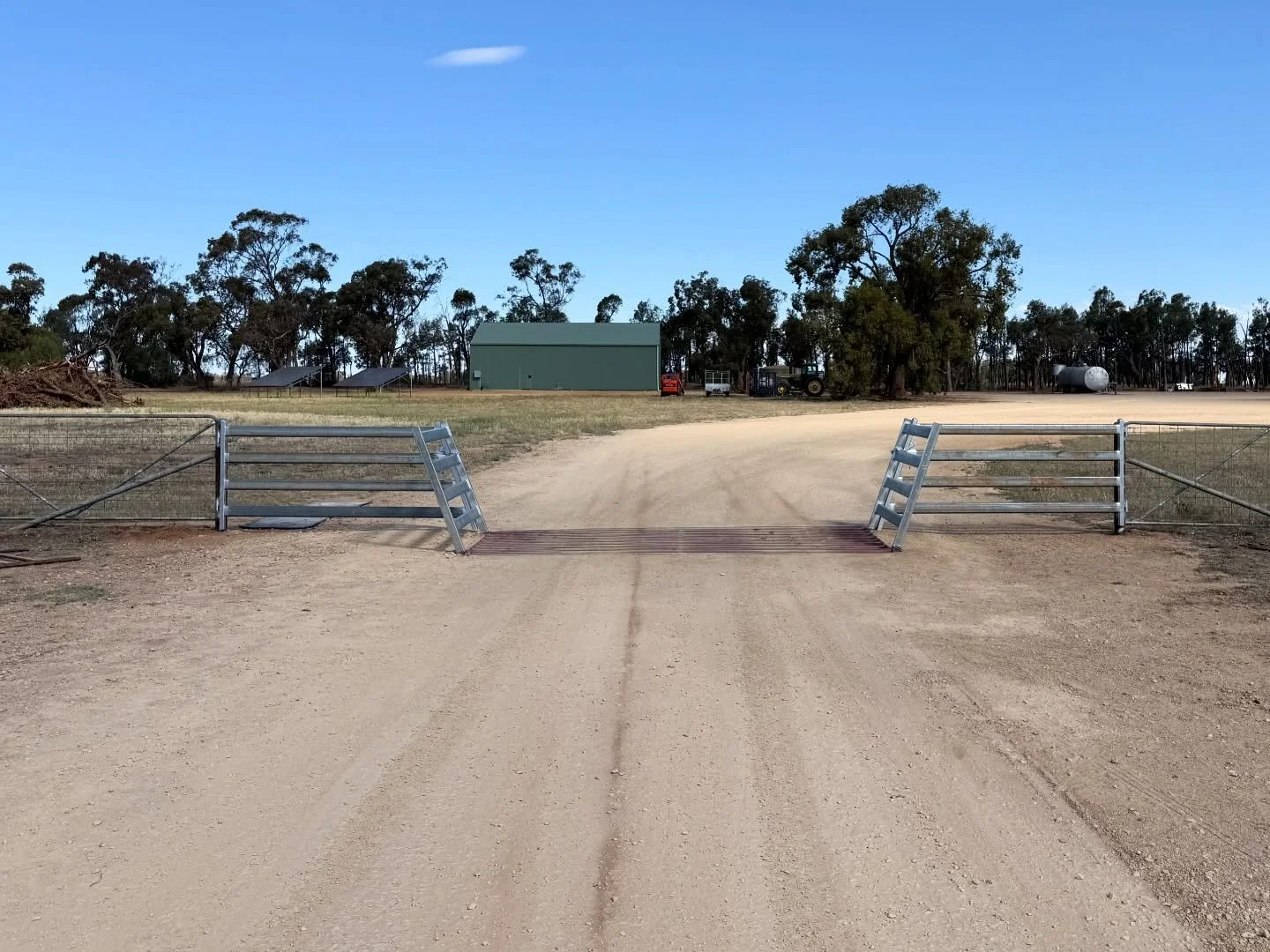 Just wrapped up a fencing project near Narromine, including custom cattle rail entry, shed yard, and an irrigation bore enclosure. The ramp sides and gates were built to match when closed for clean alignment.