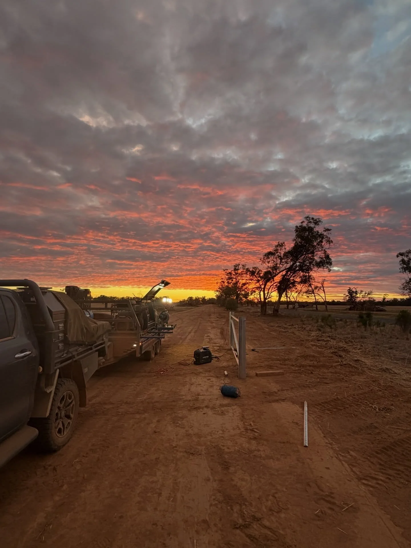 Last month the team finished up completing 21 km on Backwater/Dandaloo rd along with multiple entrance ways and 40ft gateways for machinery access . Thanks to our clients and Anning Earthmoving for their part in the project grading and clearing, a gr