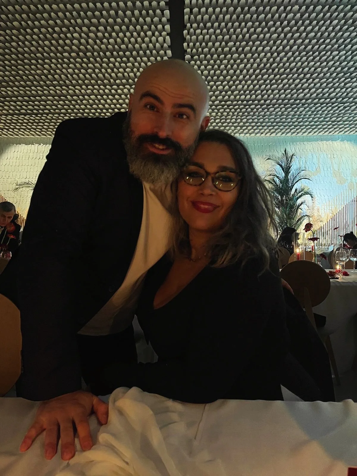 Alb, negru și roșu la nunta Flaviei.
Lumină, mișcare și r&acirc;sete la ziua lui Toma.
Noi doi &mdash; 20 de ani mai t&acirc;rziu, &icirc;mpreuna ❤️
Totul in final este despre timp.
Despre cum trece. 
Dar uneori, doar uneori, se oprește să te lasă să