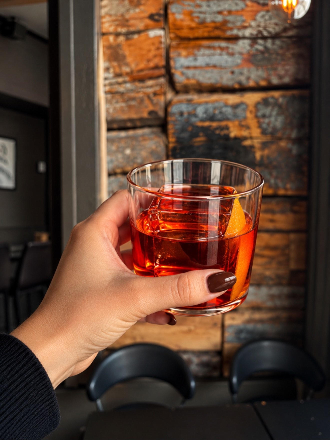 Onko sulla toiveita, mit&auml; cocktaileja tai mocktaileja haluaisit meid&auml;n videoilla n&auml;hd&auml;? 🙂&zwj;↕️

#baarirauma #cocktail #drinkkivideo