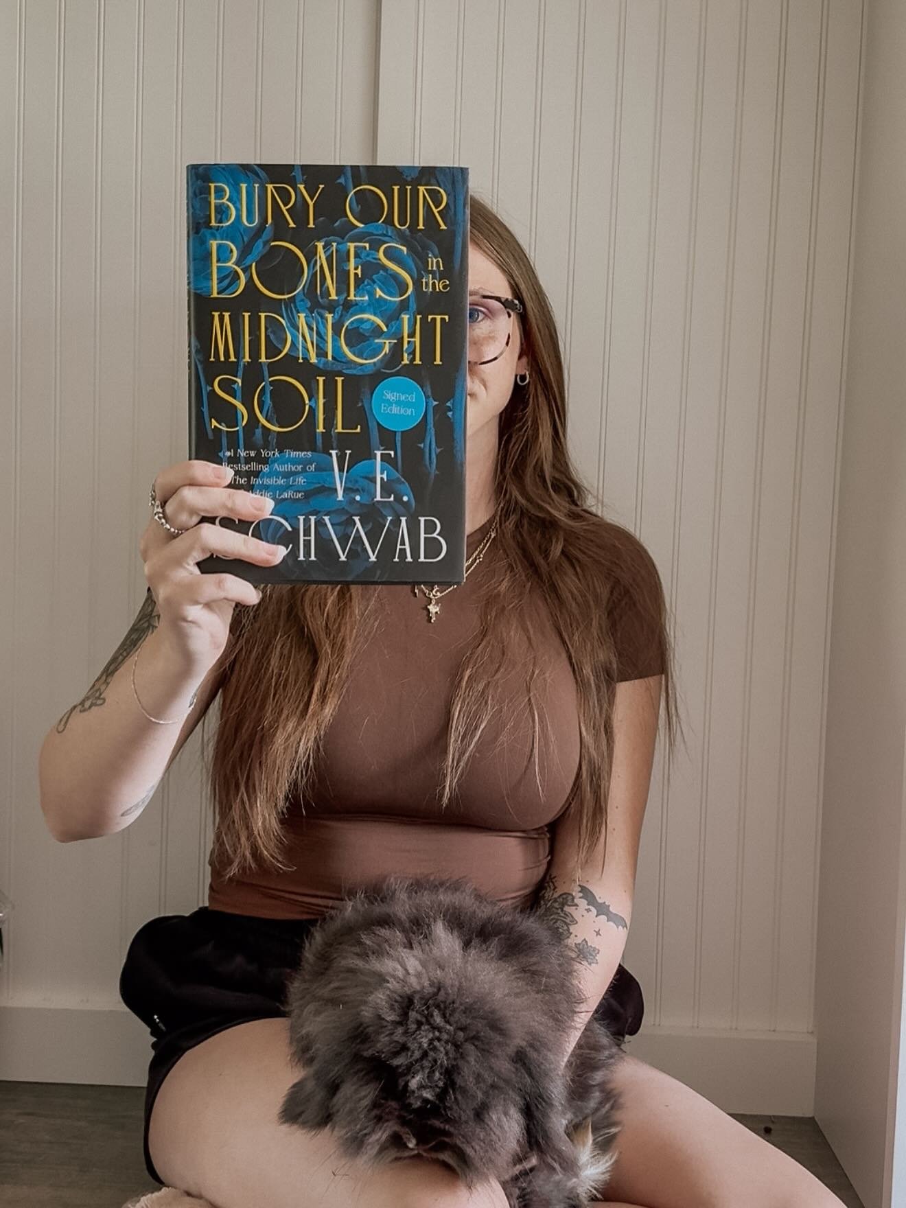 ❔What&rsquo;s your favorite mythical creature in books? 

Hands down Vampires are my favorite and always will be! 
Bury Our Bones in the Midnight Soil is an INCREDIBLE sapphic fantasy. We get to follow multiple main characters across multiple timelin