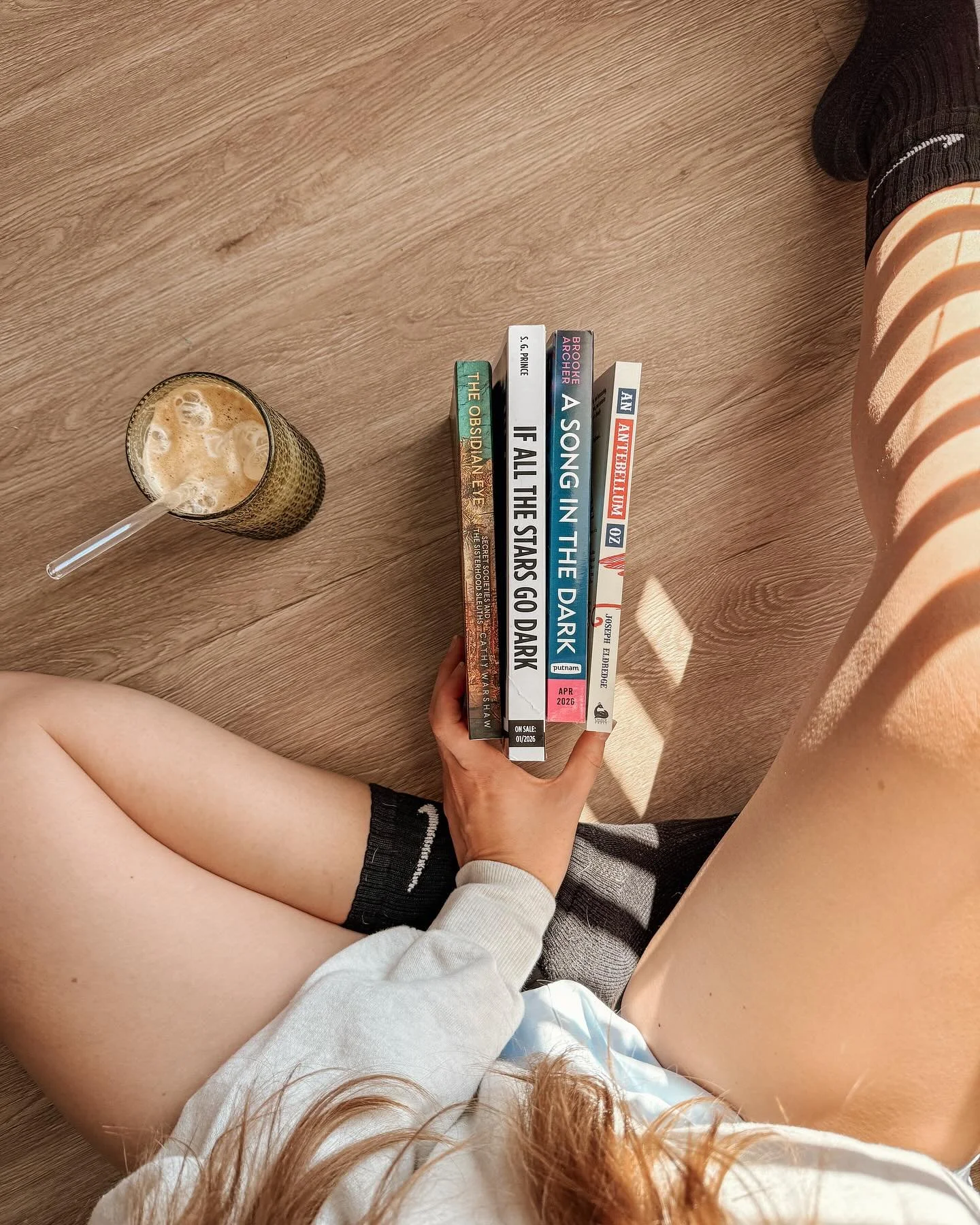 ❔Do you cozy game? If not, what do you like to do to relax and zone out aside from reading? 

It&rsquo;s THURSDAY. Friends, I don&rsquo;t know about you. But for me it has been a week of Mondays. 🥲 I&rsquo;m so ready for the week to be over. 
BUT, I