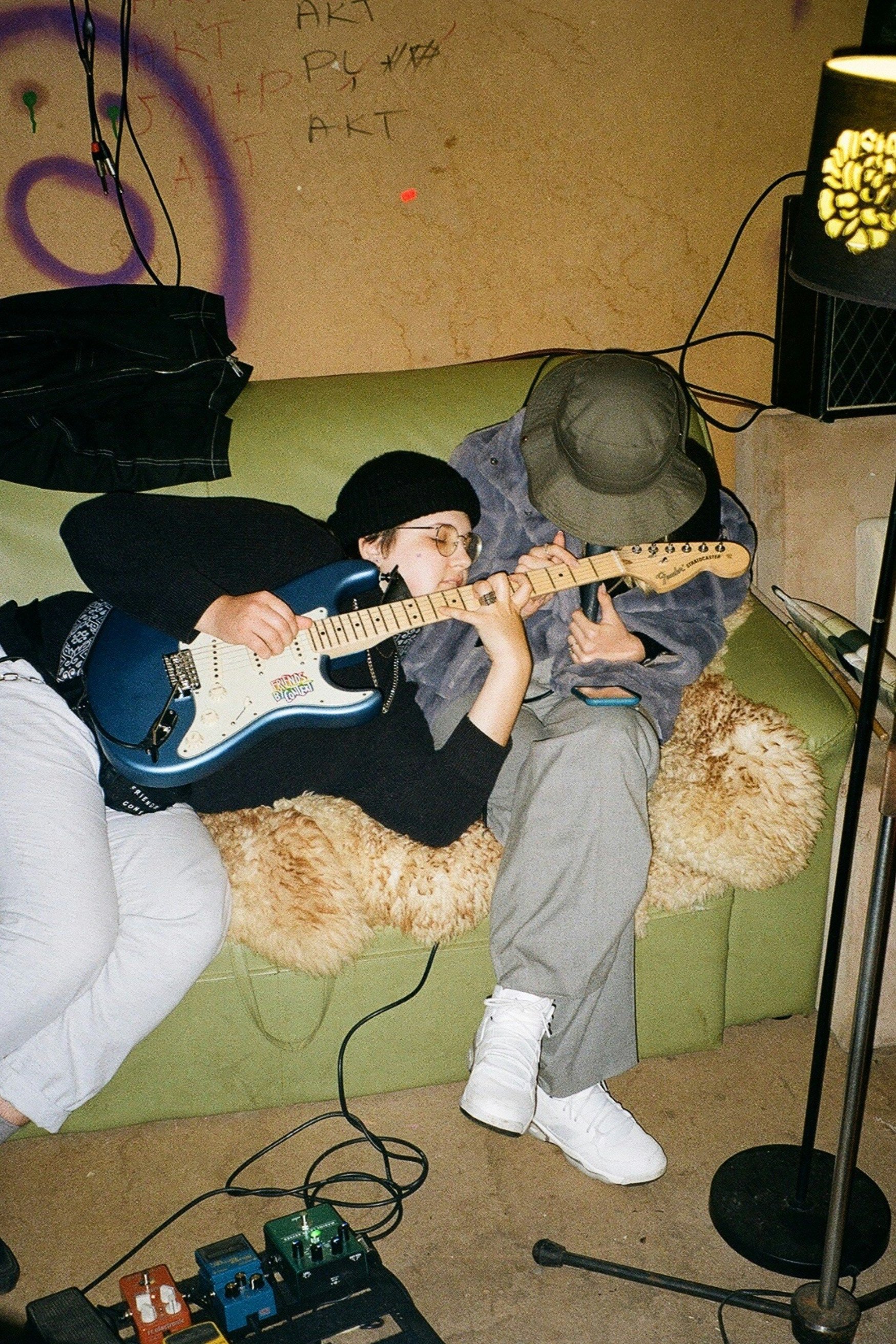 Elin Helander. Placeholder, Financial wellbeing, Elin Helander, Financial helat, Innovation, Whateverland, Falun. Young people slacking in a couch.