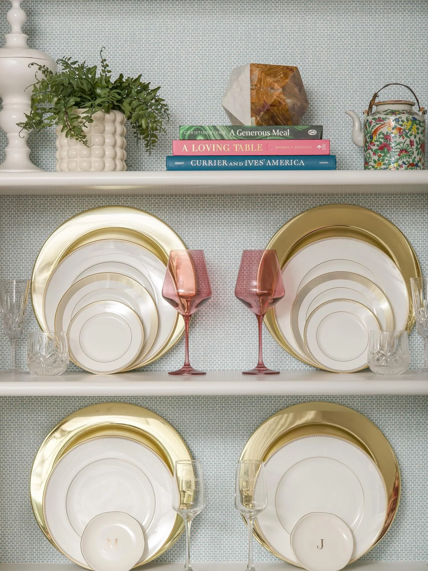 Beauty isn&rsquo;t a bonus. It&rsquo;s the whole point.

✨- @cocreativeinteriors 
📸- @tiffanyringwald 

#diningroominspo #diningroomdesign #diningroomideas #diningrooms #interi&oslash;rdesign #interiordesignerslife #interiord&eacute;cor #roomdecorat