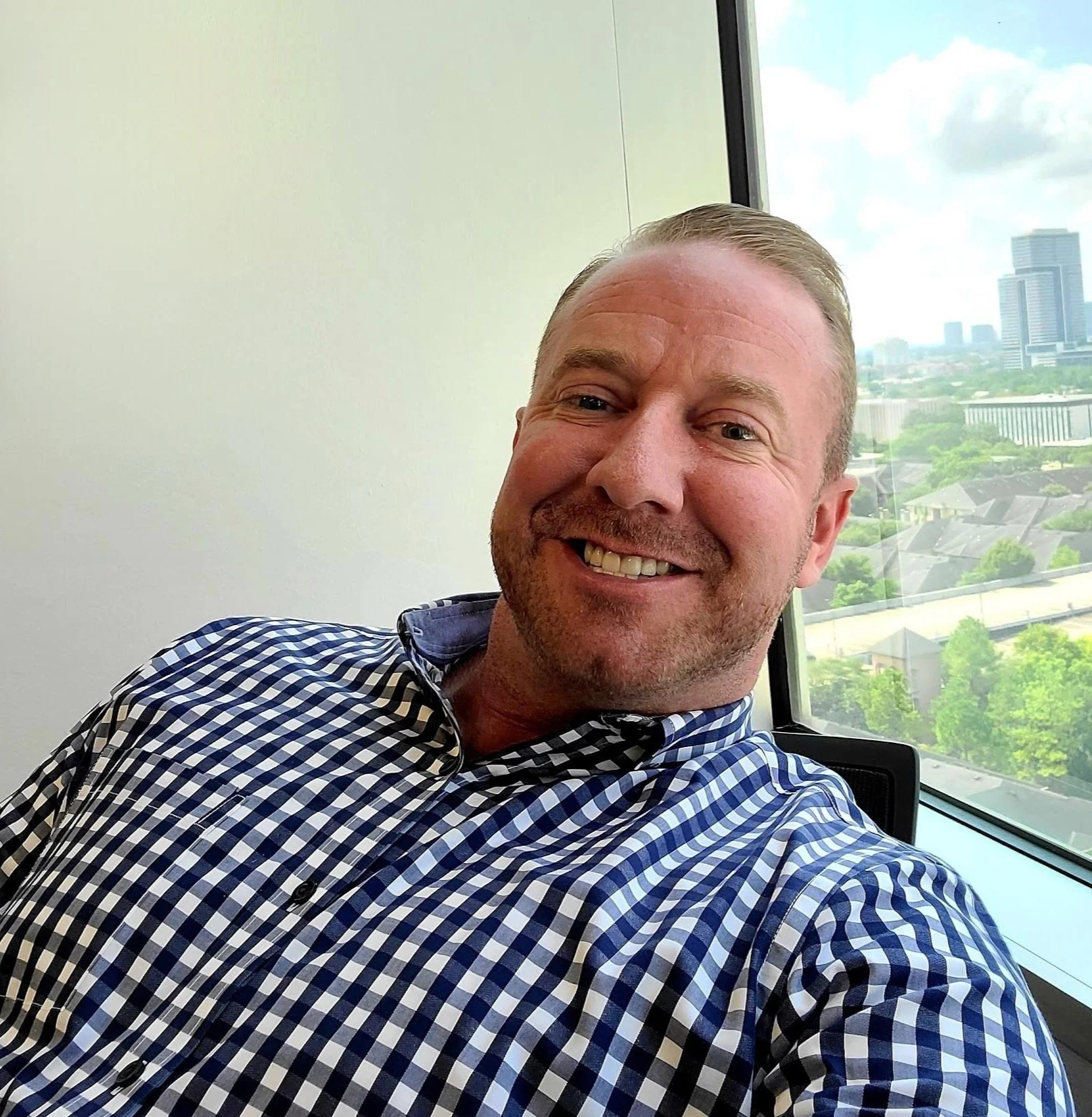 marine corps veteran specialized in construction