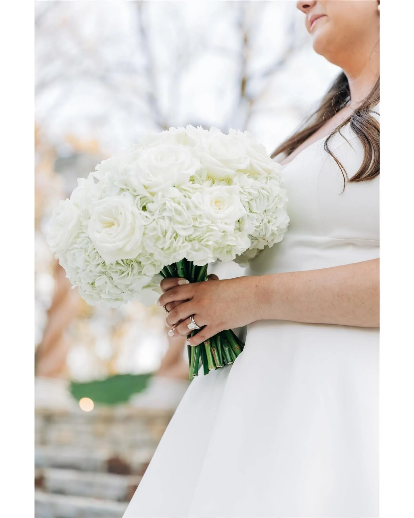 The details 🤍✨💐

Second shot for @jordanlyndseyphotography
