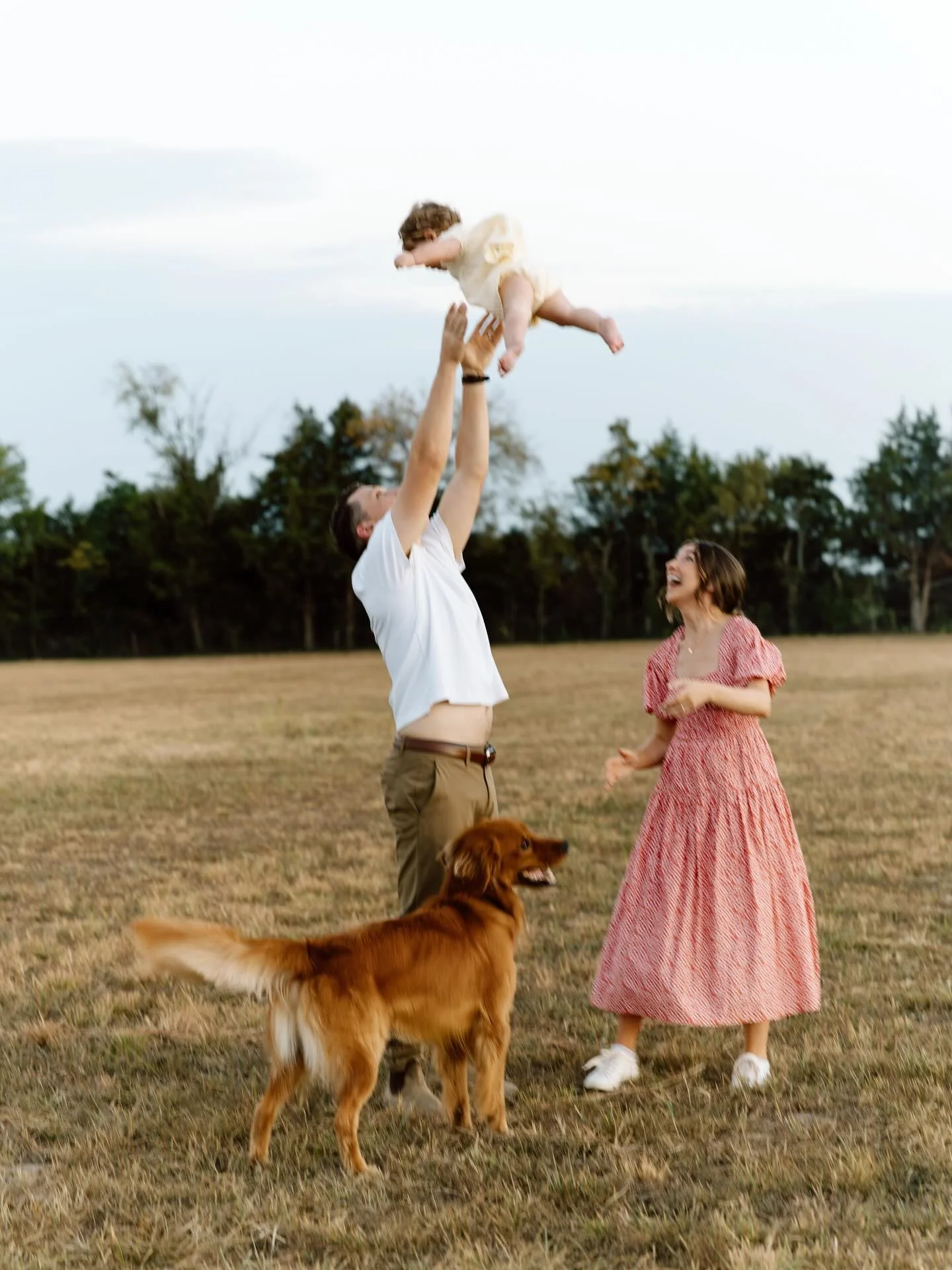 ✨ GIVEAWAY TIME! ✨

its the season of thx and im thankful for all of YOU!!🥰🤍

I&rsquo;m choosing TWO winners to receive a FREE photo session of their choice &mdash; maternity, family, newborn, engagement, or lifestyle.

To enter:
1️⃣ Follow my page