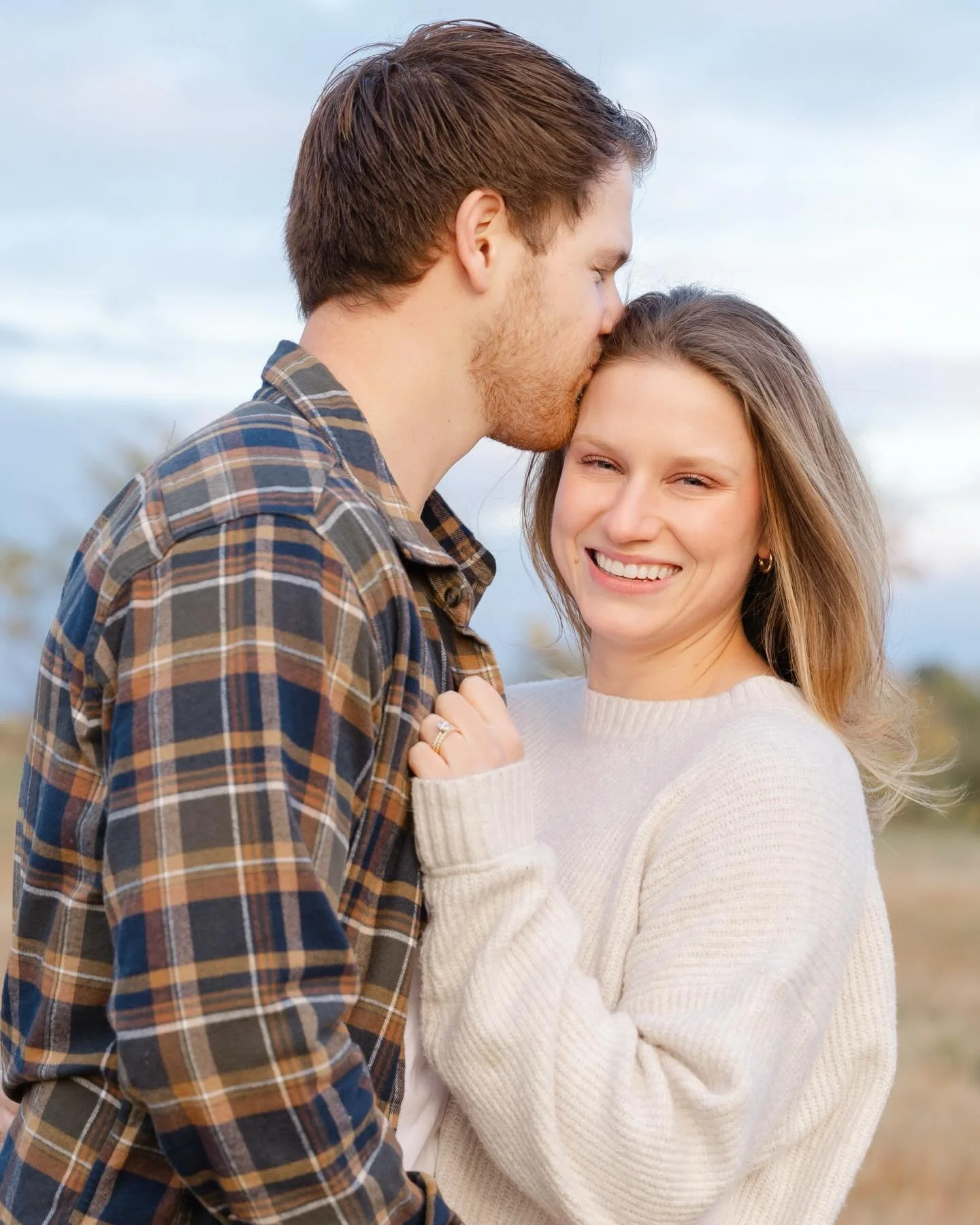 Yall!! There&rsquo;s some love just takes over the whole moment &mdash; the laughter, the soft pulls closer, the kind of warmth you can feel even in the cold. These two had that energy, and I&rsquo;m still obsessed. ✨🤍

#couplesession #lovestory #co