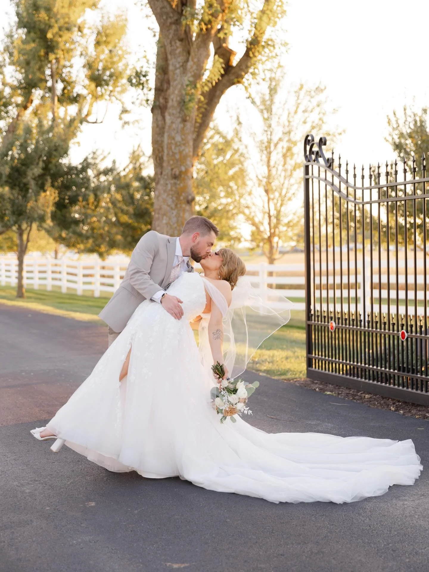 magical nights like this !! long summer nights please come fast!! 

associate shot for @annalisefilm.photo and second shot for @allisontaylorllc ✨🤍🥂