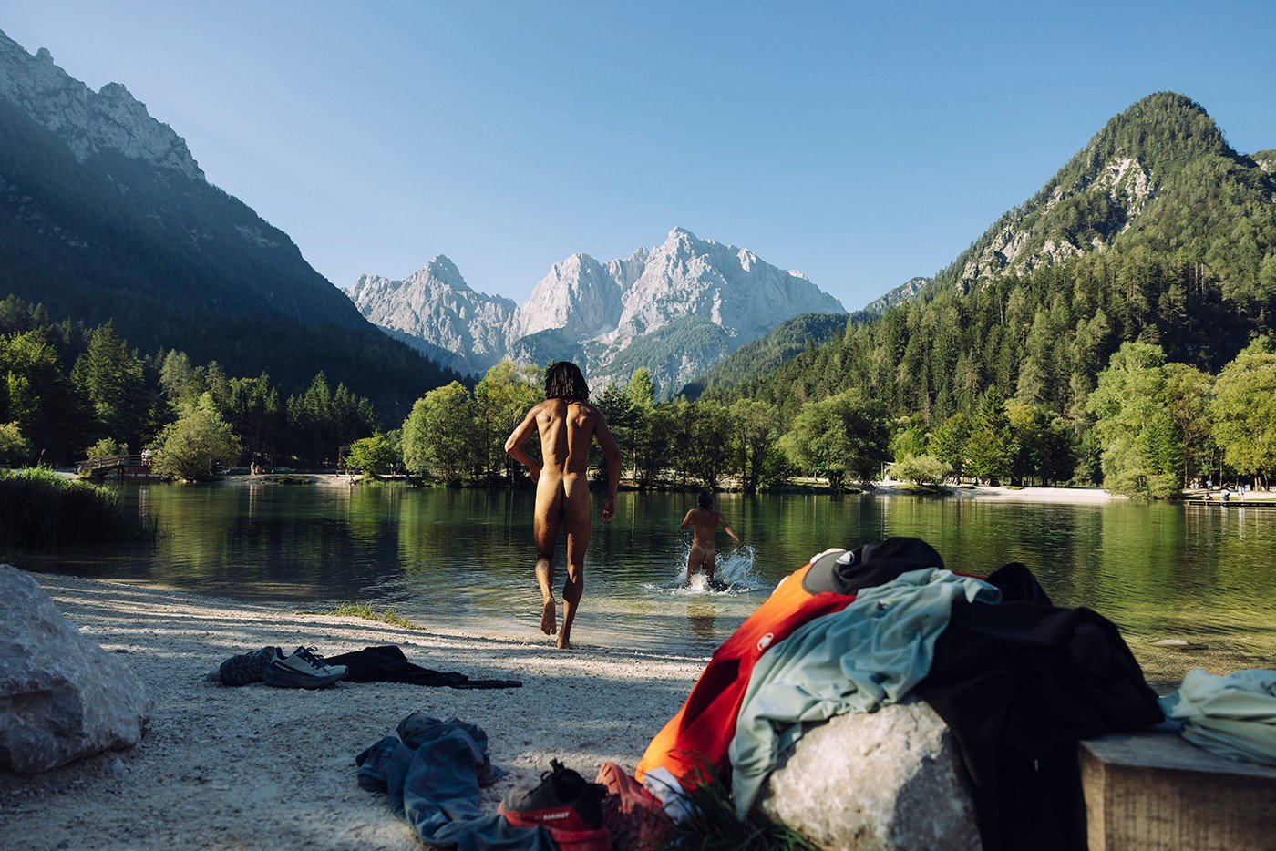 Avoid the tan lines.

Enjoy that barely-there feeling &ndash; our hiking collection gives you total freedom.

🥾 Check it out at mammut.com.

#RisewiththeMountain