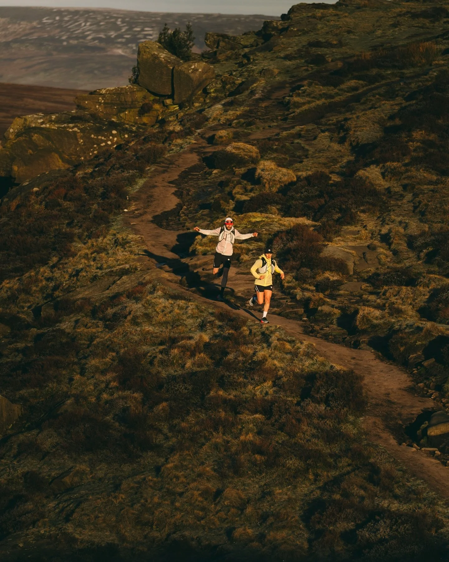 Stanage Sunrise. Is there any better Friday feeling? 
The weekend starts here. 

Photo: @samtaylorphotos