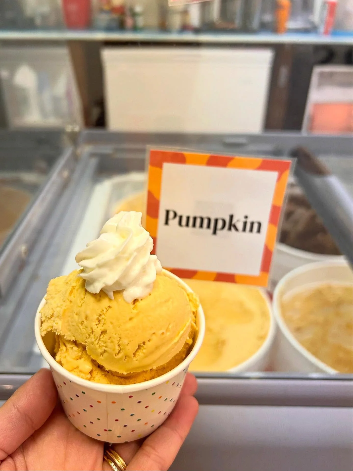 Last call on pumpkin!!🎃 

We just opened our last bucket of this seasonal favorite. Be sure to get some while it lasts!!🧡🎃🧡

Any guesses on what seasonal flavor is replacing pumpkin when it&rsquo;s gone?? 

.

.

.

#salmonidaho #salmonscoops #wi