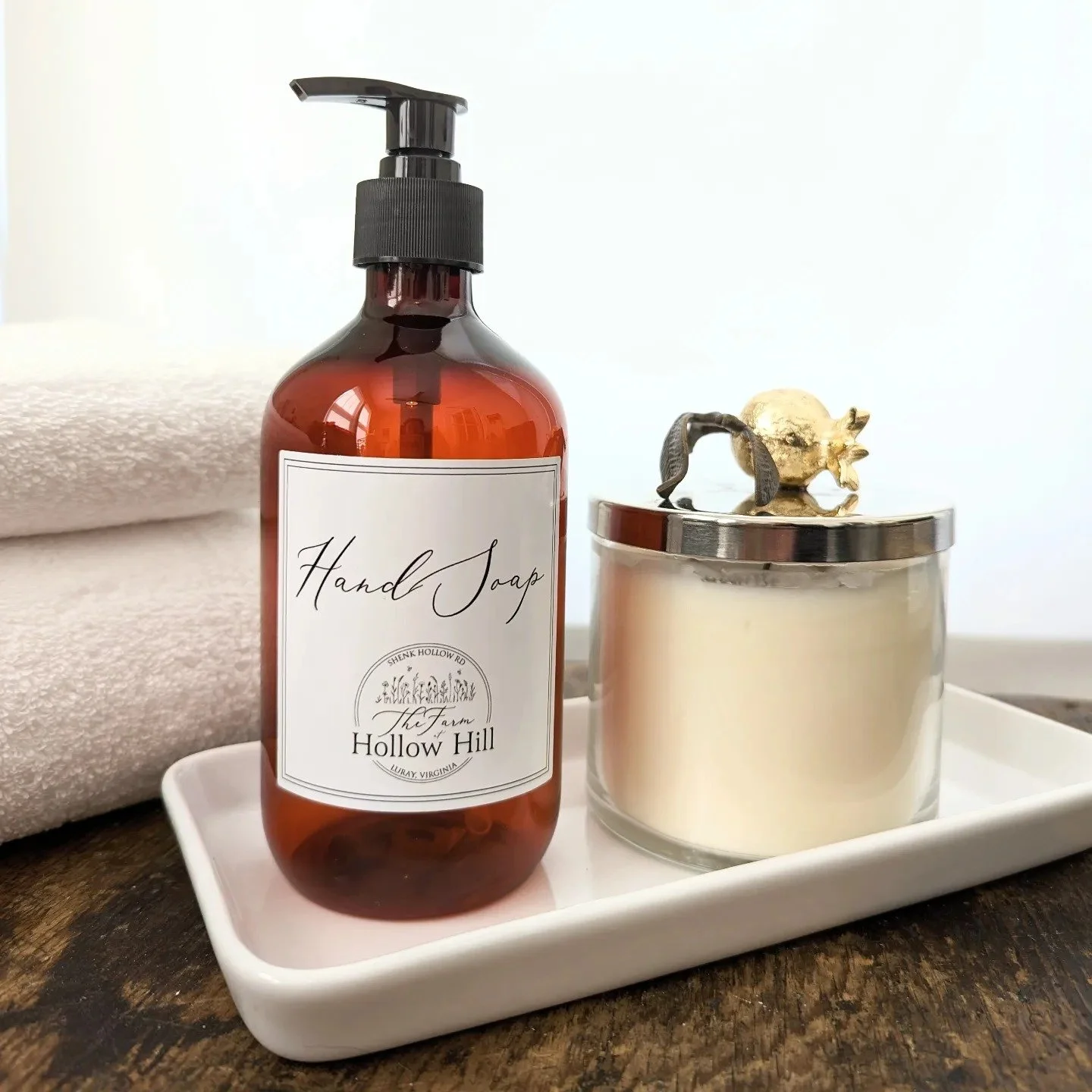 When you love your logo, you put it on everything!! 😁
These custom labels were super quick because @farmathollowhill has a brand logo, font and design guide that makes putting together any graphics a snap!

We love our @publicgoods handsoap, and kee