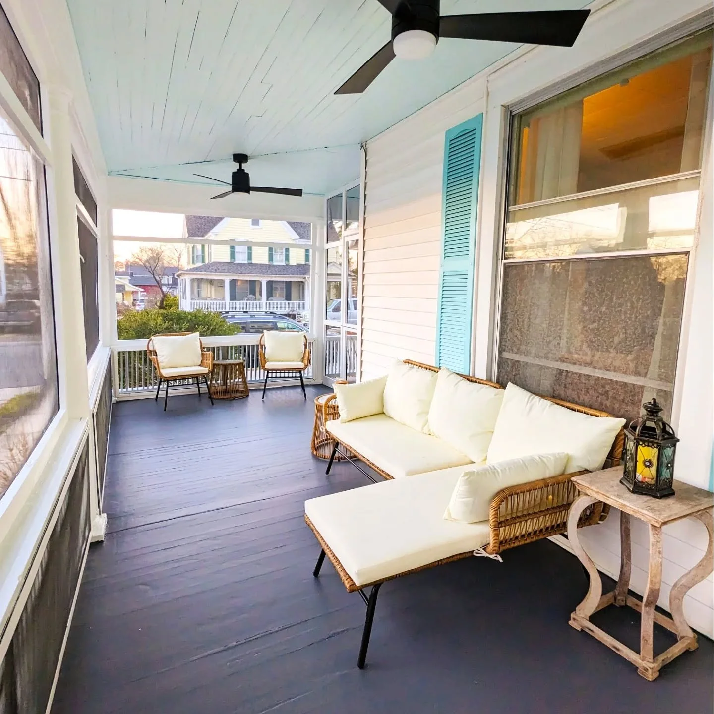 Ready for some more #spring days on our #wraparoundporch in #cambridgemd

#getoutside