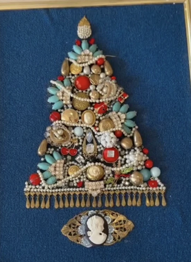 Sip & Make: Junk Jewelry Christmas Tree Workshop