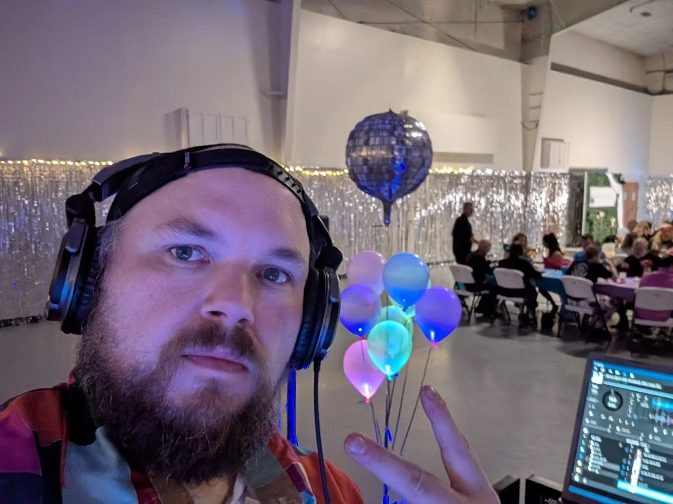 🎧 5 Questions to Ask Before Hiring a DJ (and the Answers You Want to Hear)