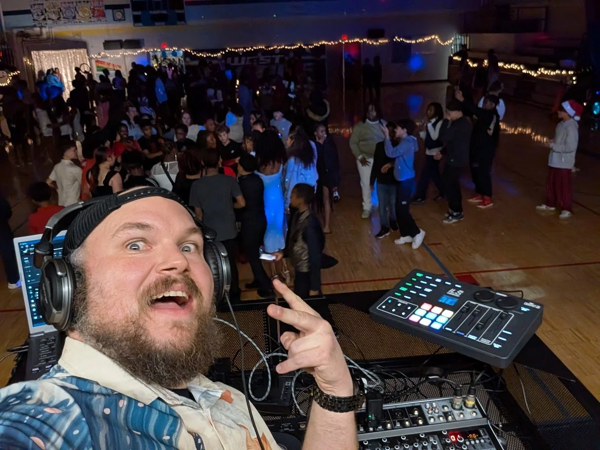 West Middle School Winter Wonderland Dance: 8th Grade Playlist &amp; DJ Set That Packed the Dance Floor
