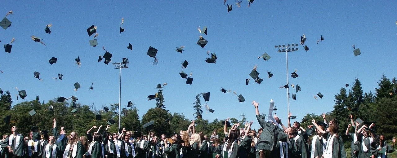 How to Throw a Graduation Party Everyone Actually Wants to Stay At