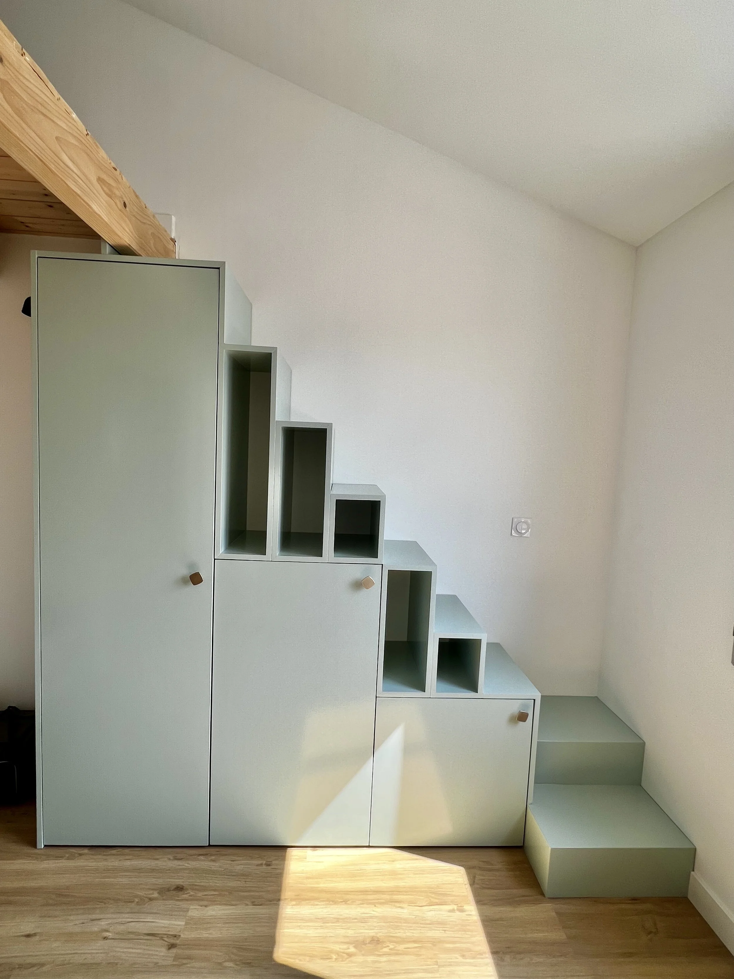 Escalier penderie .jpeg