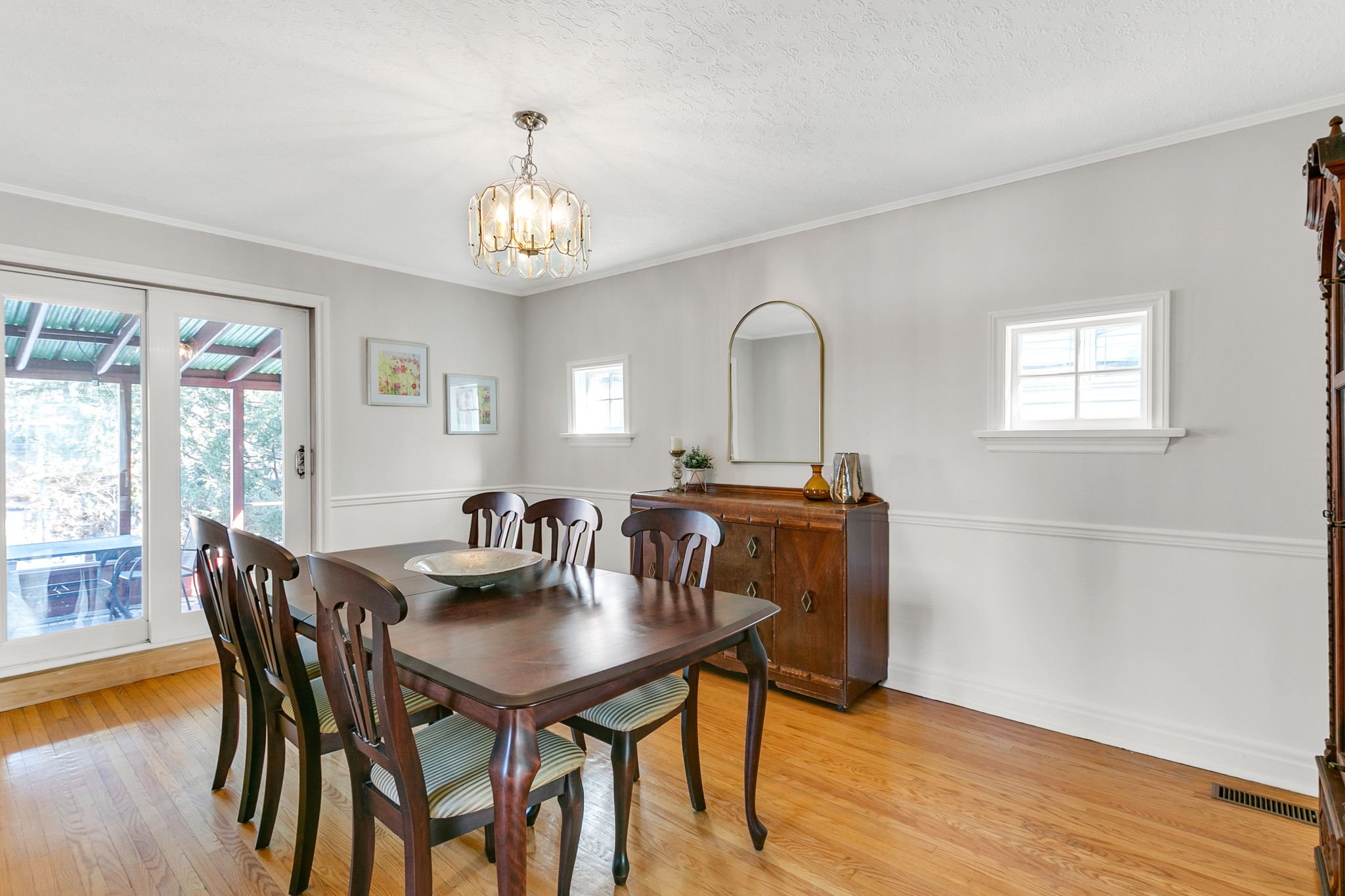 14-web-or-mls-12_002_Dining Room.jpg