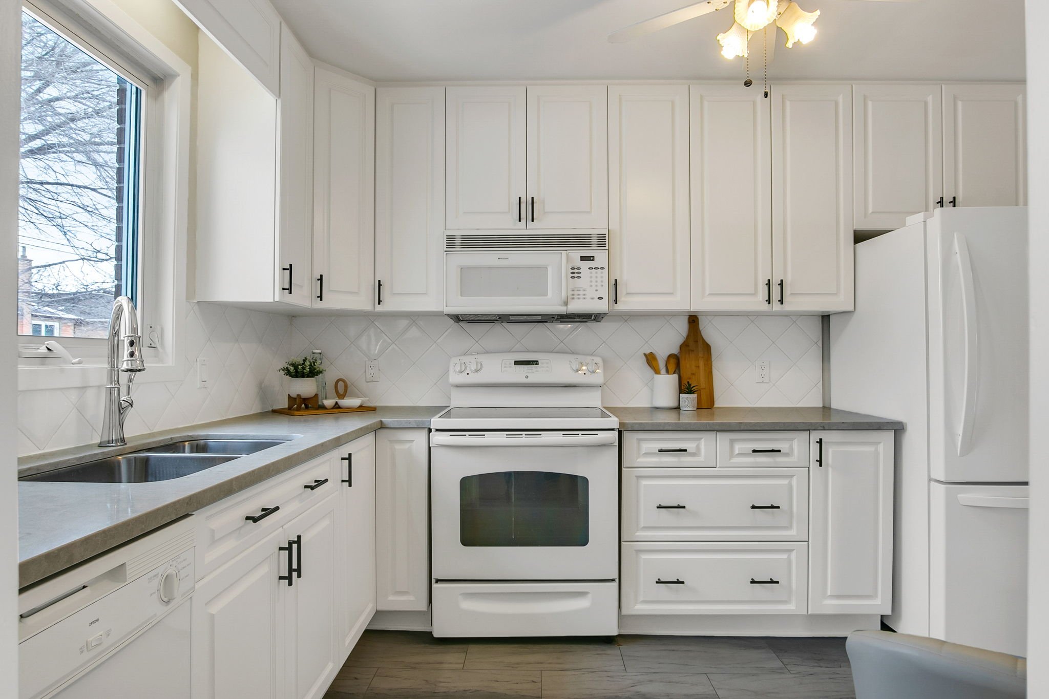23-web-or-mls-15_009_Kitchen.jpg