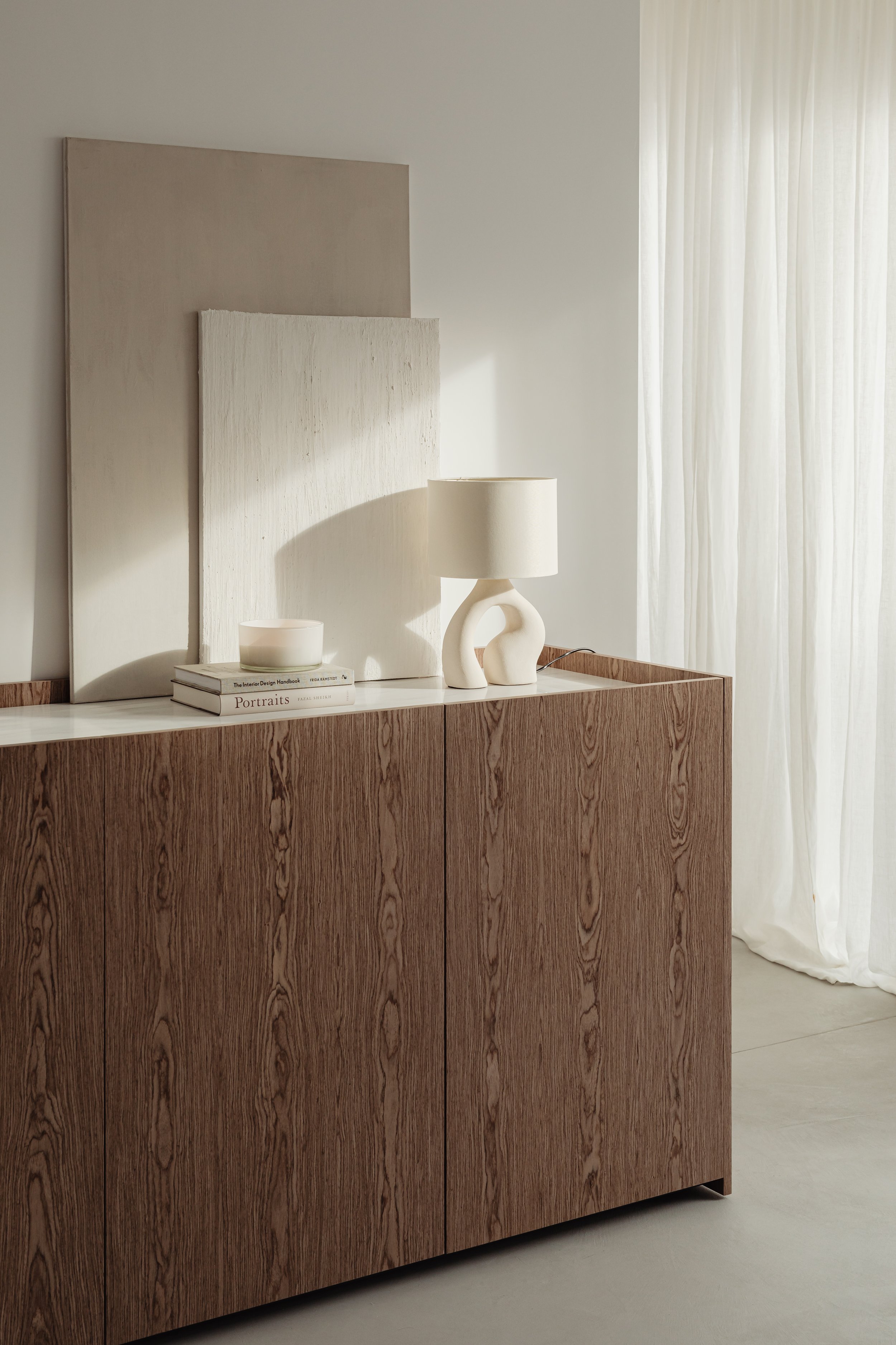 kaboompics_ceramic-lamp-styled-on-a-commode-with-a-stone-top-28402.jpg