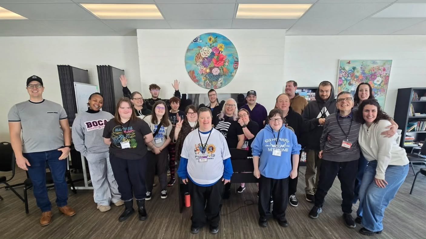 Swipe to see how excited the folks from  @hubforbeyond21 were to have #SVMA'S @katieditschun with them for their Saturday morning theatre program in March! 

Thanks for inviting us into your space and for being such enthusiastic participants!