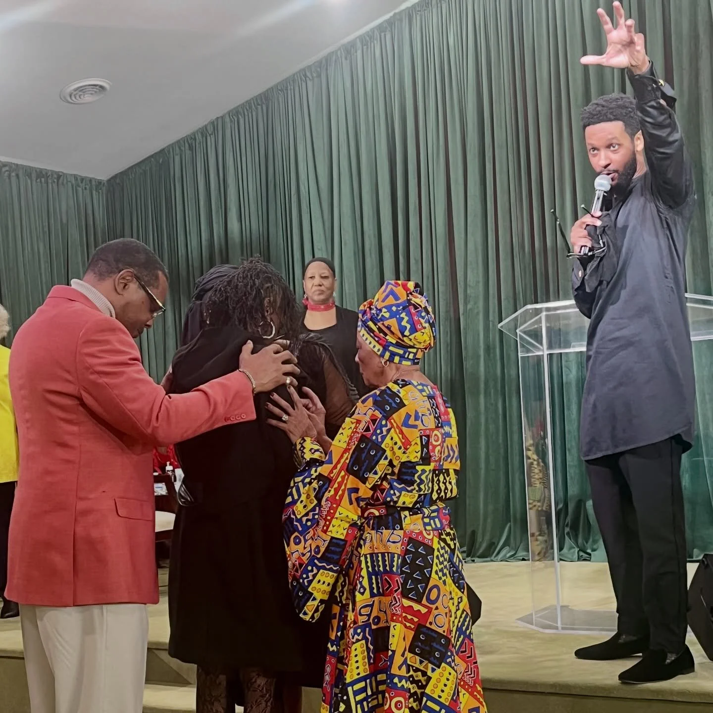 629889118_18160032340420761_1306806460398851987_n (1).jpg