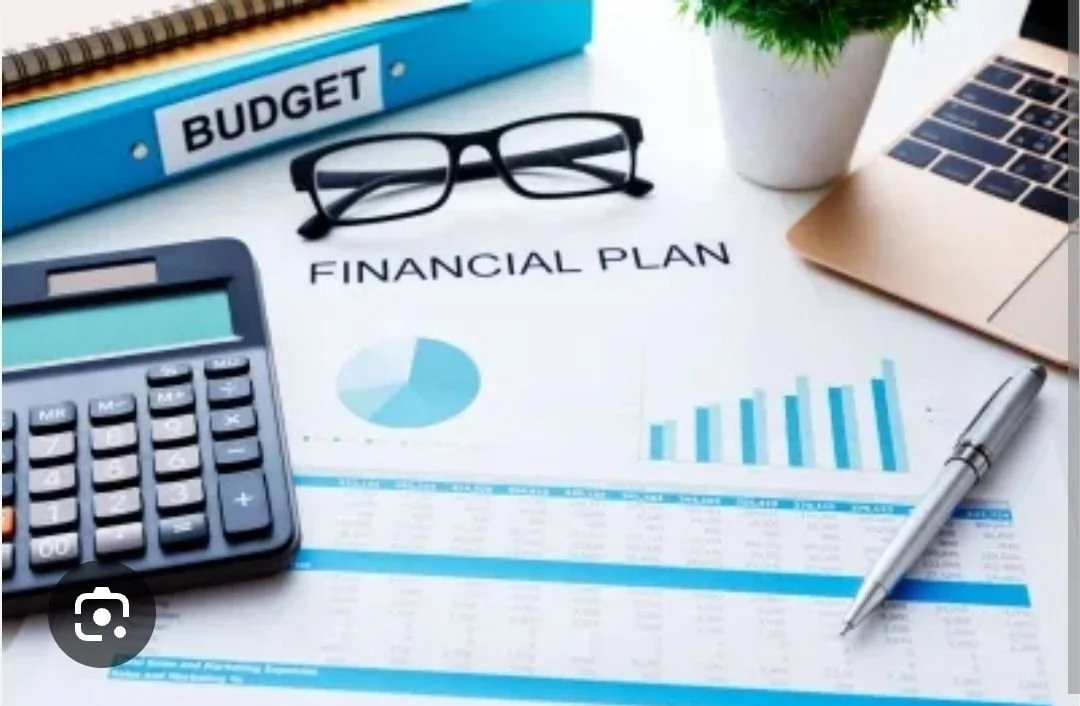 I want to create a community class or a series of classes based around learning to budget, create savings and simple investing strategies. Who do you know who could teach this or do you know where to point me? Am i looking for a financial planner, ba