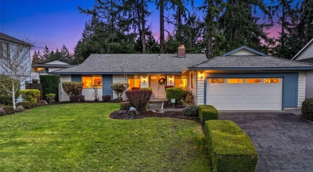 If you're looking for a great home with a beautiful private backyard in Bellevue this is it! Located near Microsoft, shopping and restaurants this one story home has 4 bedrooms and 2 baths. Listing link in comments