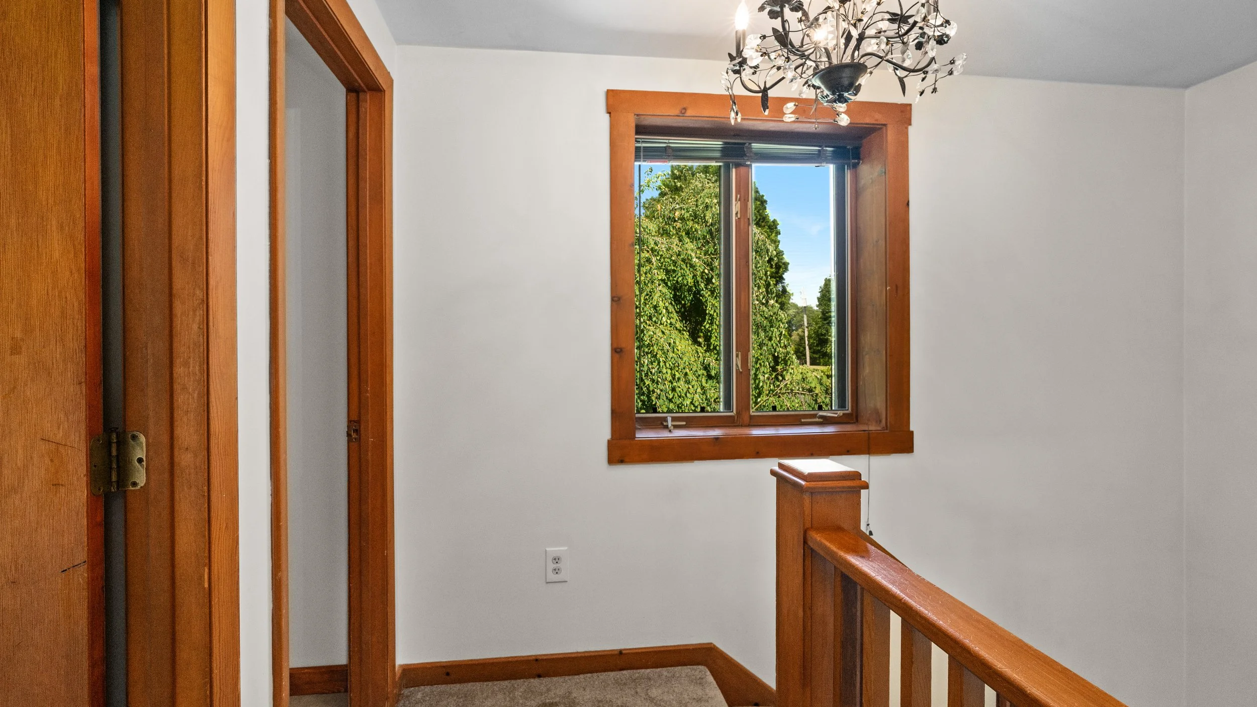 11-Stair Landing.jpg