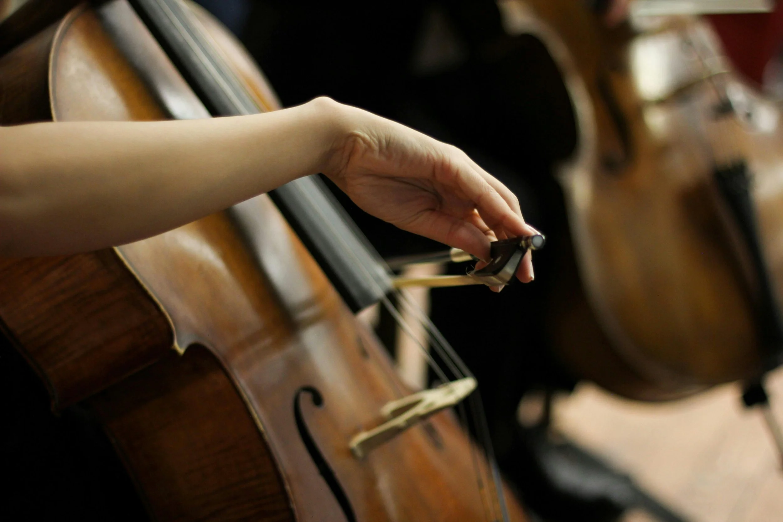 Cello being played