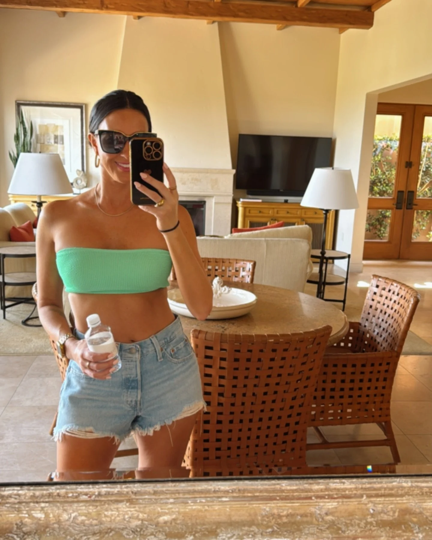 Headed on vacation? ✈️ 

Start with a flawless glow ✨ 

No sun damage, no filters needed. Walk off the plane bronzed, protected, and ready to slay every sunset. ☀️ 

#GlowGoals #SunkissedByBrooke