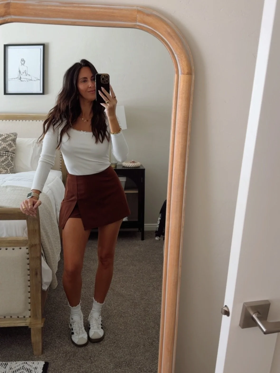 Keep your glow going ✨ My go-to bronzing mousse gives that fresh spray tan look &mdash; even between appointments! 

🤎 DM TO ORDER
🤎 SHIPPING AVAILABLE 
🤎 APPLICATION MITT INCLUDED