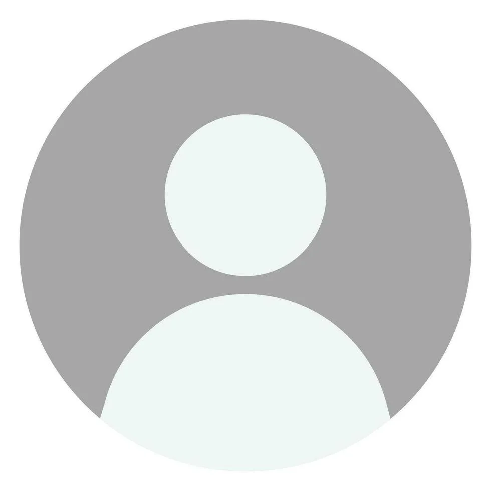 Person wearing a black cap with the letter 'P' and a matching hoodie