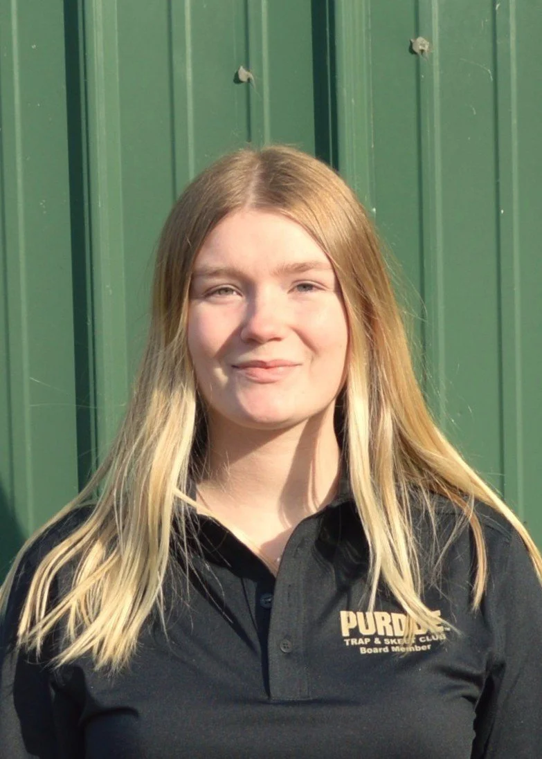 Person wearing a black cap with the letter 'P' and a matching hoodie