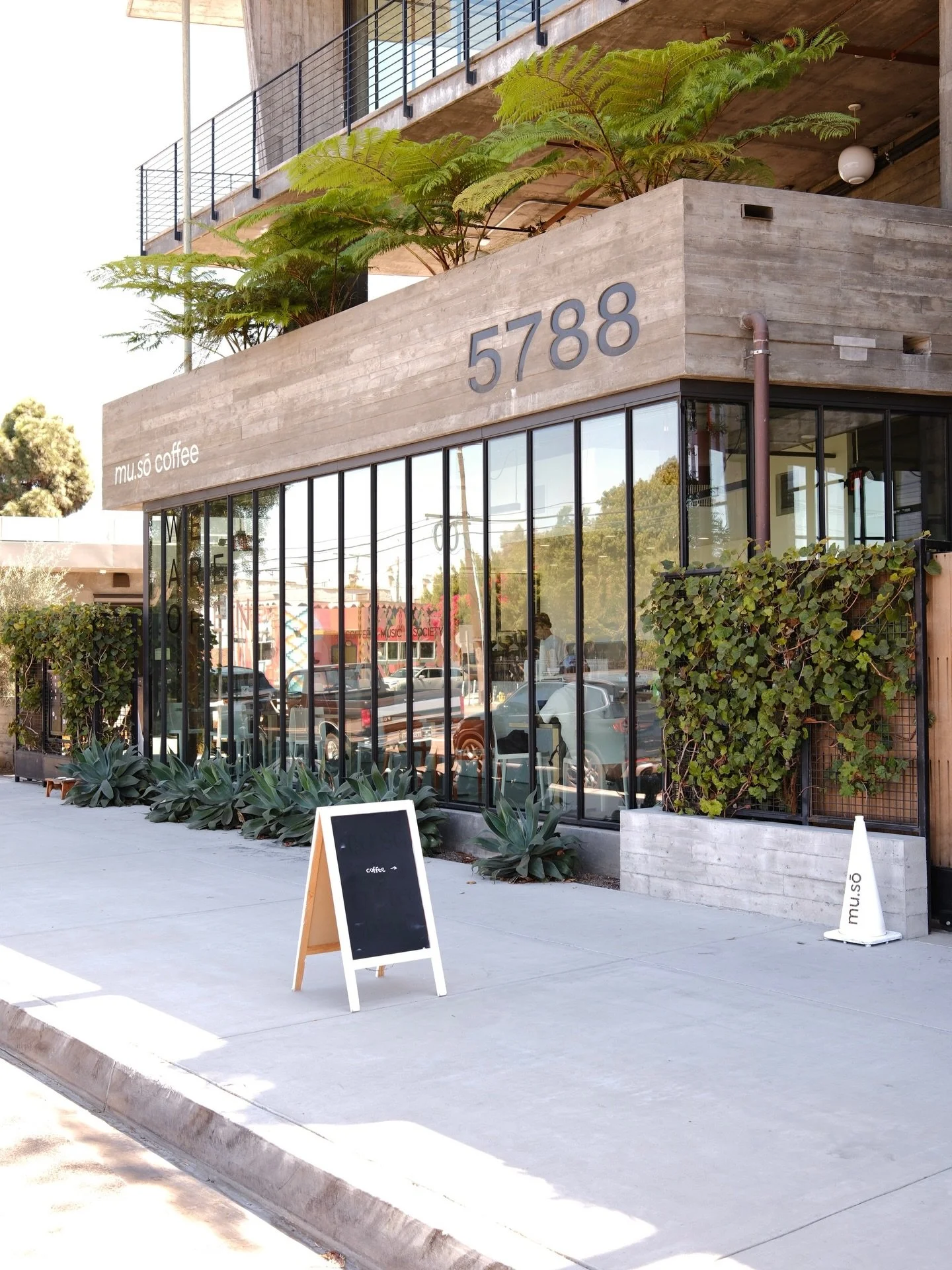 warmer days, sunny or not. iced coffee, a slow moment on the patio. come sip, come chill.

5788 west adams blvd, los angeles
good coffee, good music, good people