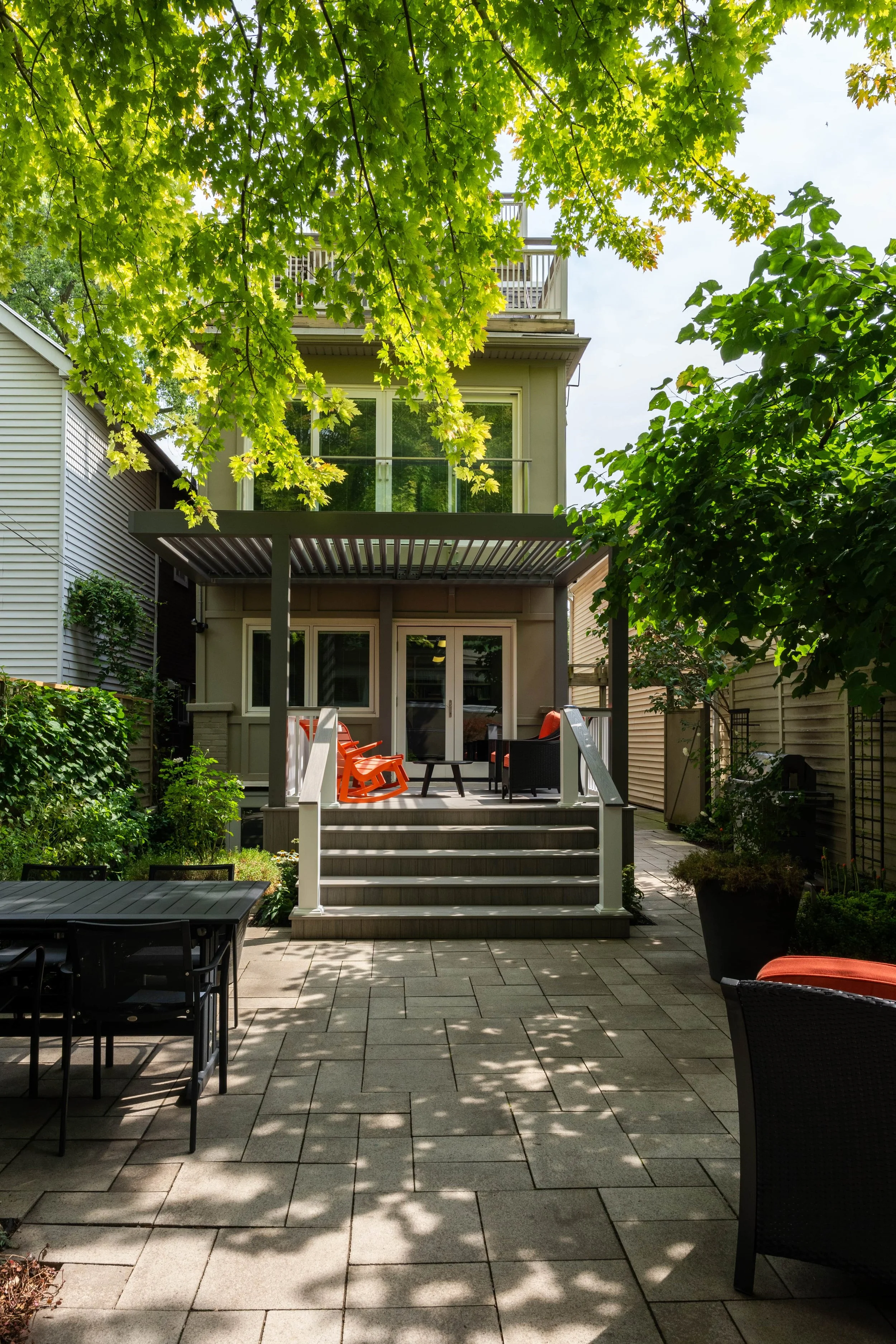 custom-aluminum-pergola-motorized-louvers-cantilevered-roof-garden-living.jpg