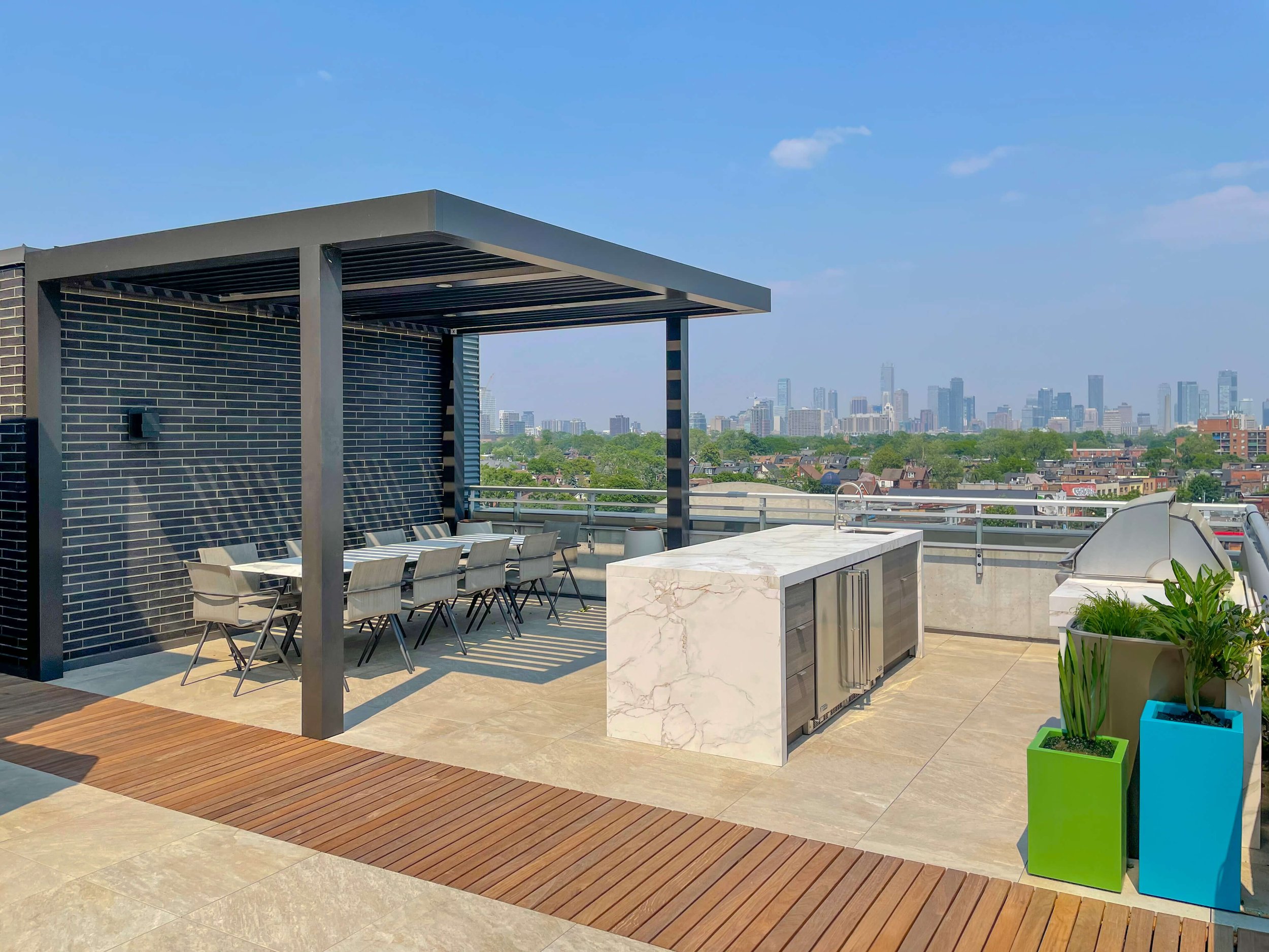 rooftop-pergolax-struxure-attached-garden-living.jpg