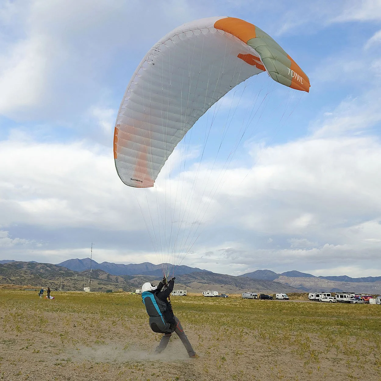 paraglider launch wind pull.jpg